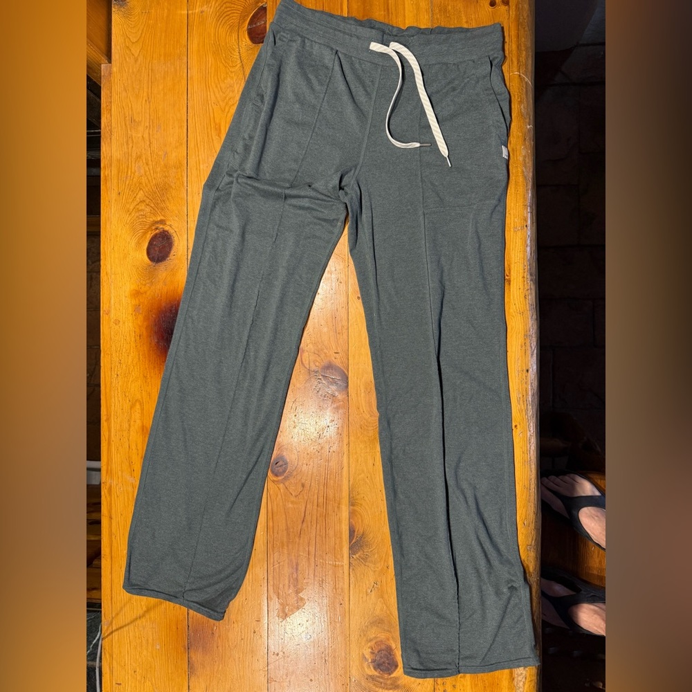 Vuori Heather Green Halo Track Pants